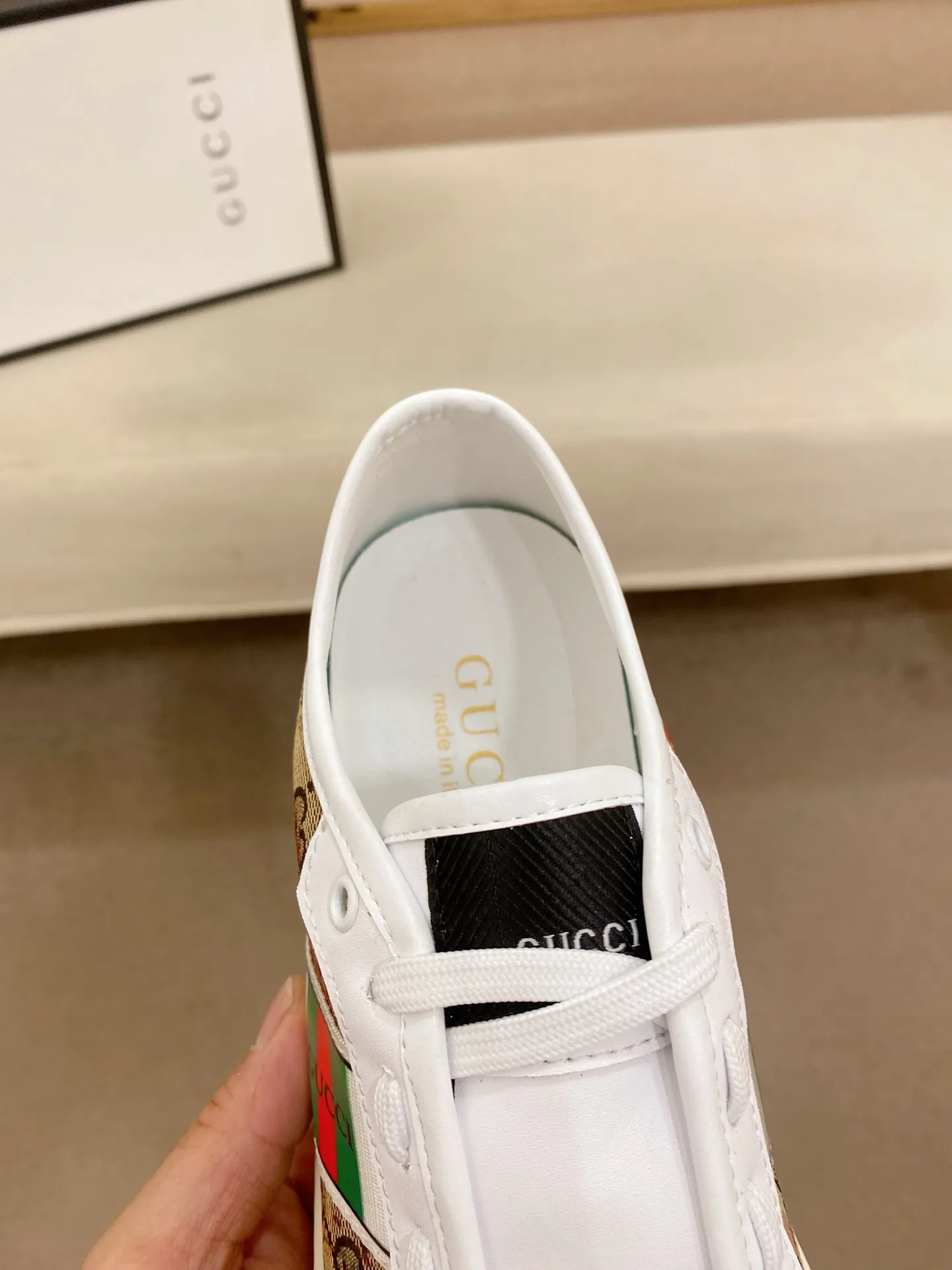 Factory price: 400💰 (GUCCI) The latest model from the official website 🎁🎁Casual and fashionable men's shoes👟, hot style 💥The version is simple and elegant, exclusive for trendy men. Unique official website latest brand elements 👑Gucci original decoration, fashionable and generous, the fabric is original cowhide ✅sheepskin lining, the official website specifies wear-resistant casual outsole, the classic model is taken in kind at the counter🎬38-44 (45 is not returned or exchanged)